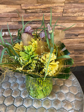 Afbeelding in Gallery-weergave laden, Hyacinten en frittilaria met vaas.