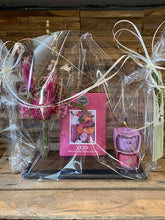 Afbeelding in Gallery-weergave laden, Geschenkpakket met droogbloem, geurkaars en geurzakje