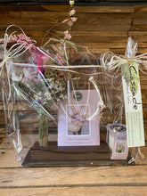 Afbeelding in Gallery-weergave laden, Geschenkpakket met droogbloem, geurkaars en geurzakje