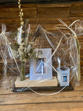 Afbeelding in Gallery-weergave laden, Geschenkpakket met droogbloem, geurkaars en geurzakje