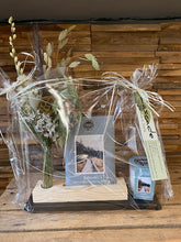 Afbeelding in Gallery-weergave laden, Geschenkpakket met droogbloem, geurkaars en geurzakje