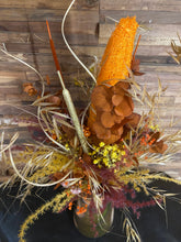 Afbeelding in Gallery-weergave laden, Fidrio vaas langwerpig met geel/oranje/rood droogbloemen