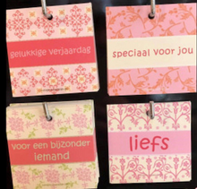 Afbeelding in Gallery-weergave laden, Rozenbox wit met roze rozen 5st