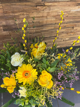 Afbeelding in Gallery-weergave laden, Geel Paasboeket met katjes
