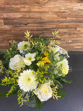 Afbeelding in Gallery-weergave laden, Geel en wit Paasboeket
