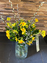 Afbeelding in Gallery-weergave laden, Gemengd paasboeket met paasbloemen
