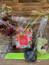 Afbeelding in Gallery-weergave laden, Geschenkpakket met geurkaars, geurstok en droogbloem
