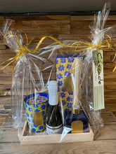 Afbeelding in Gallery-weergave laden, Geschenkpakket met geurkaars, bubbels en geurstokjes
