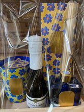 Afbeelding in Gallery-weergave laden, Geschenkpakket met geurkaars, bubbels en geurstokjes
