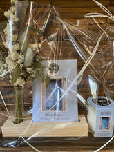 Afbeelding in Gallery-weergave laden, Geschenkpakket met droogbloem, geurkaars en geurzakje
