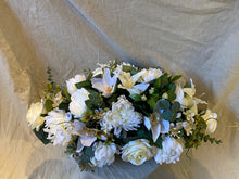 Afbeelding in Gallery-weergave laden, Artificiël bloemstuk XL witte tint
