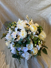 Afbeelding in Gallery-weergave laden, Artificiël bloemstuk XL witte tint
