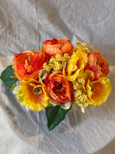 Afbeelding in Gallery-weergave laden, Artificiël bloemstuk L oranje tinten
