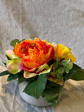 Afbeelding in Gallery-weergave laden, Artificiël bloemstuk S oranje tinten

