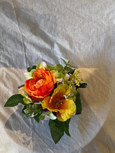 Afbeelding in Gallery-weergave laden, Artificiël bloemstuk S oranje tinten
