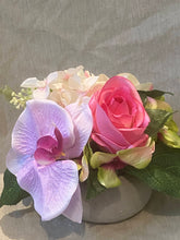 Afbeelding in Gallery-weergave laden, Artificiël bloemstuk S roze en witte tinten

