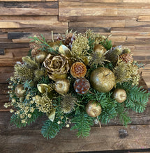 Afbeelding in Gallery-weergave laden, Langwerpig kerststuk goud

