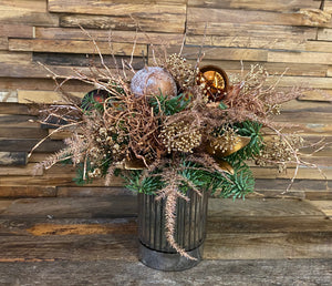 kerststuk met brons en goud