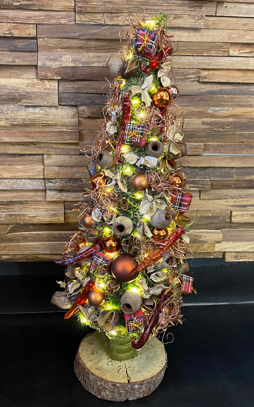 Deco kerstboom met bronzen tinten