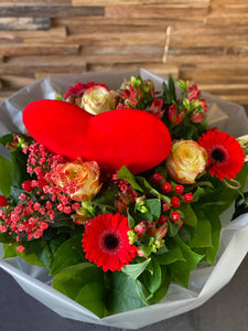 Luxe rood boeket met hart
