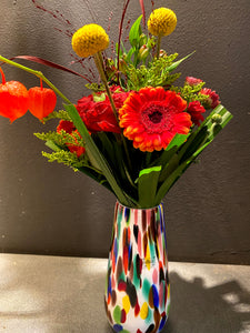 Spikkelvaas fidrio met bloemen