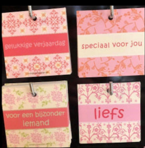 Gele Paasbloemen en tulpen